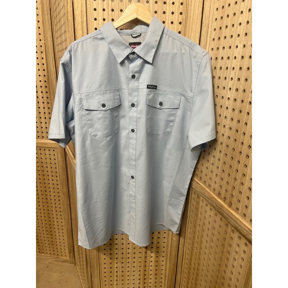 Wrangler Outdoor Mens Large Light Blue Short Sleeve Button Down Vented Shirt